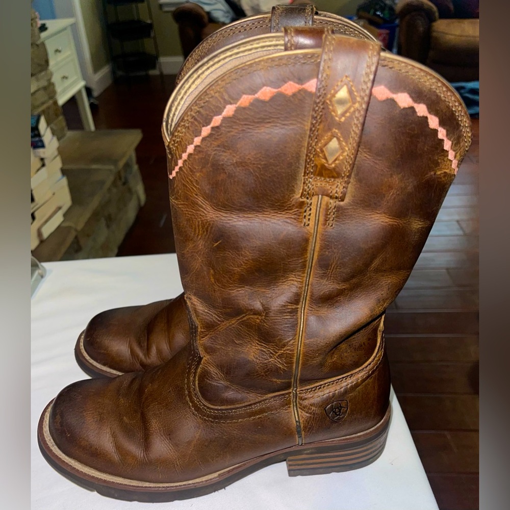 Ariat Women’s 7.5B brown leather pink